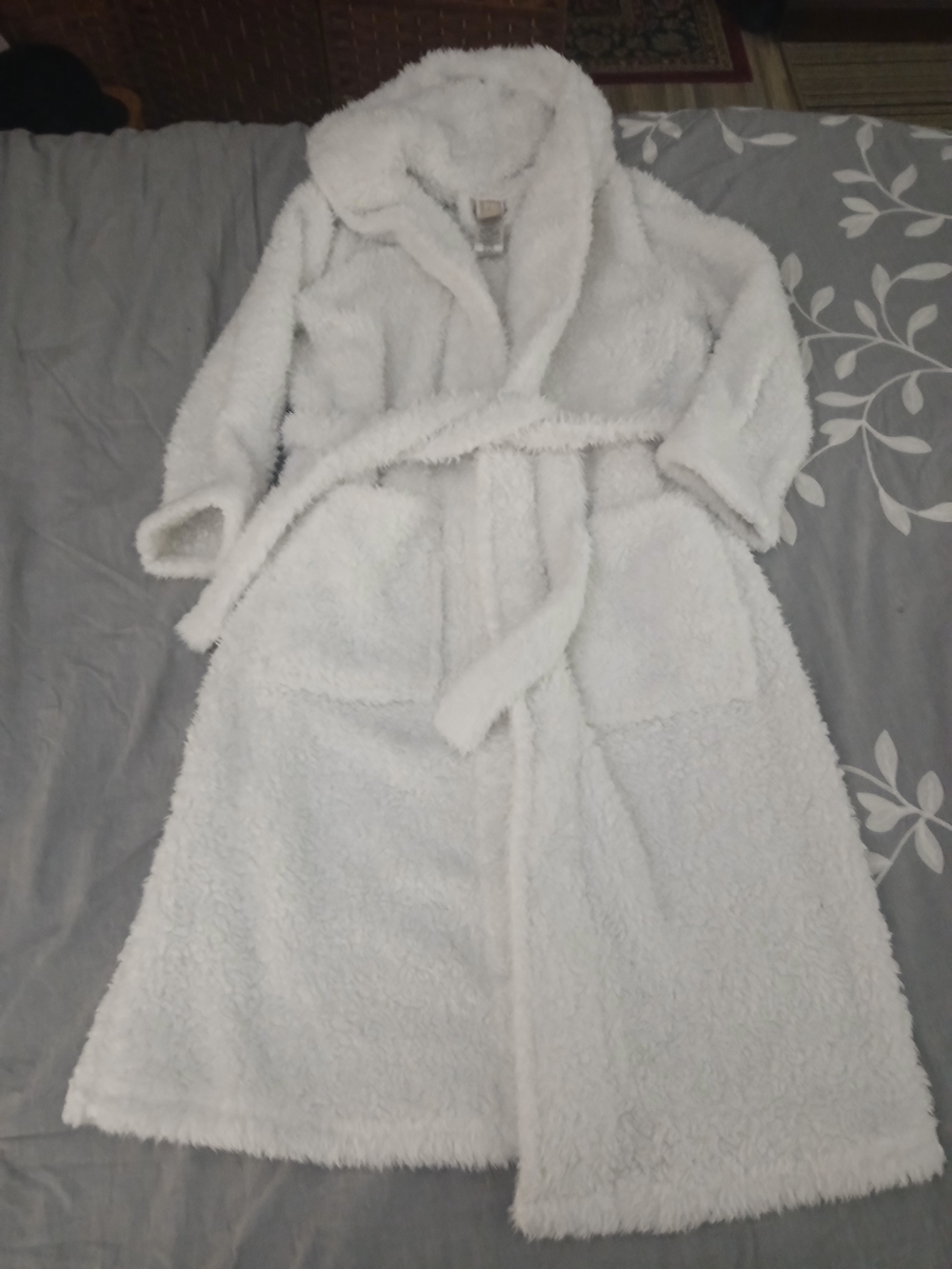 Pottery Barn Teen Plush White Hooded Kids Robe with Belt